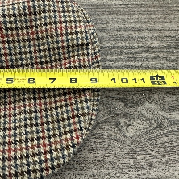 totes Houndstooth Flat Cap in Black, White, and Red - Picture 10 of 10